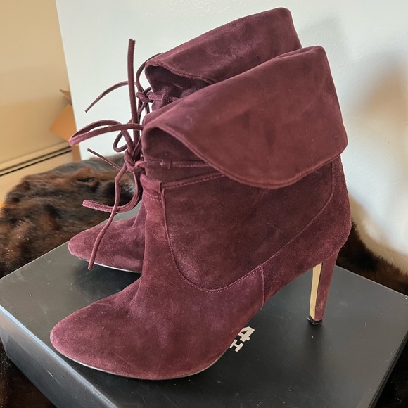 Lord and Taylor 414 Fifth Burgundy suede bootie. Size 8.5 4 in heel. - Picture 3 of 8